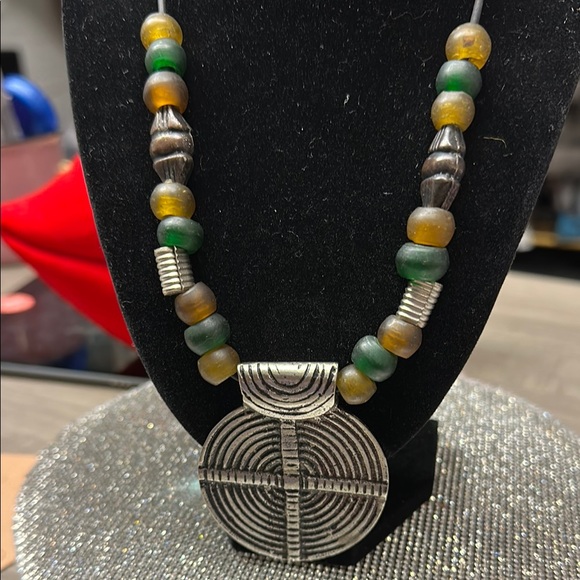 🍒5 items for $25.00 Silver and Green Beaded Necklace - Picture 1 of 3